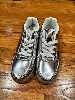 Light up Metallic Sneakers US Size 10. New!